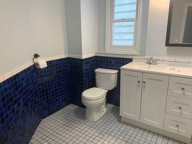 Building Photo - 110-112 S Common St