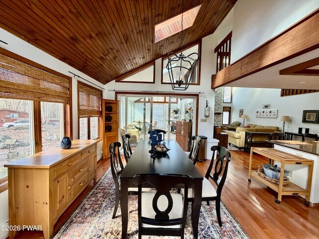 Building Photo - 811 Paddock Ct