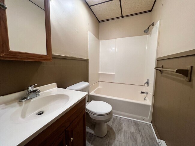 Building Photo - 343 W Penn St