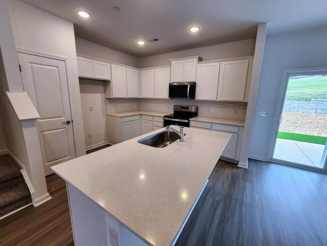 Building Photo - 7120 Mapleside Ln