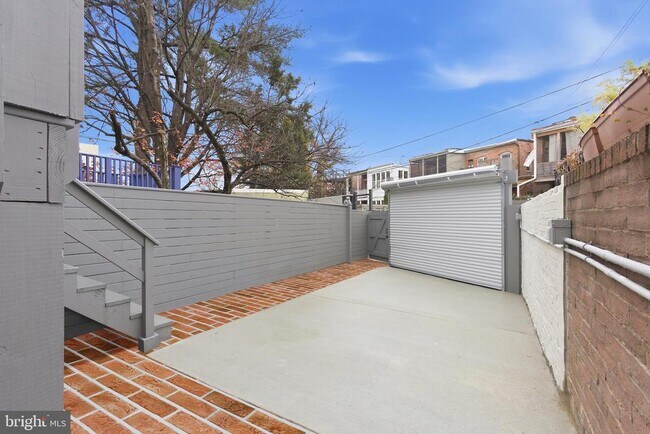 Building Photo - 1319 East Capitol St SE