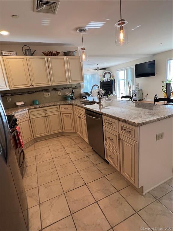 Building Photo - 12 Naugatuck Ave