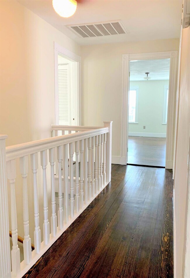 Building Photo - 98 Bristol Rd