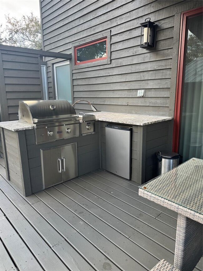 Building Photo - 2113 Barbaro Way