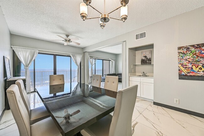 Building Photo - 7700 Seawall Blvd