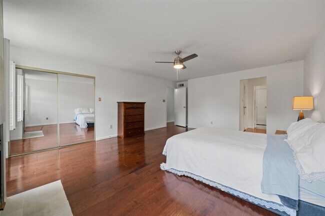 Building Photo - 9850 Pagewood Ln
