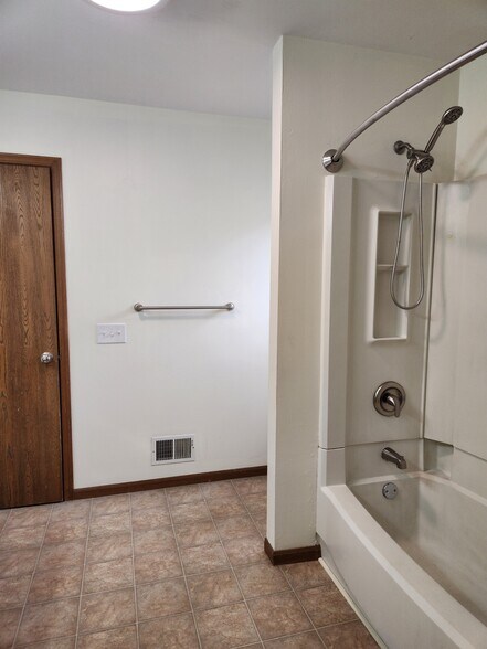 Building Photo - 1144 Country Creek Ln