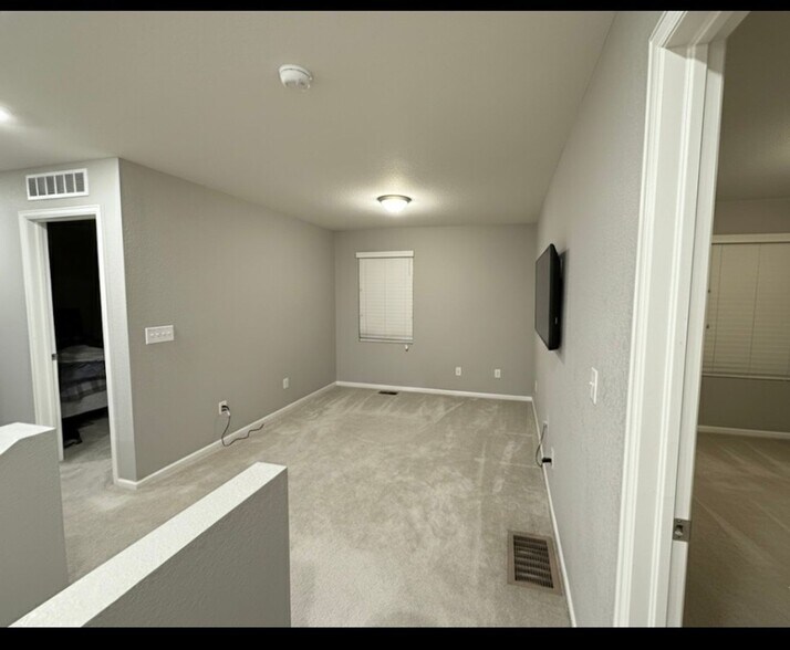 Building Photo - 21932 E Radcliff Cir