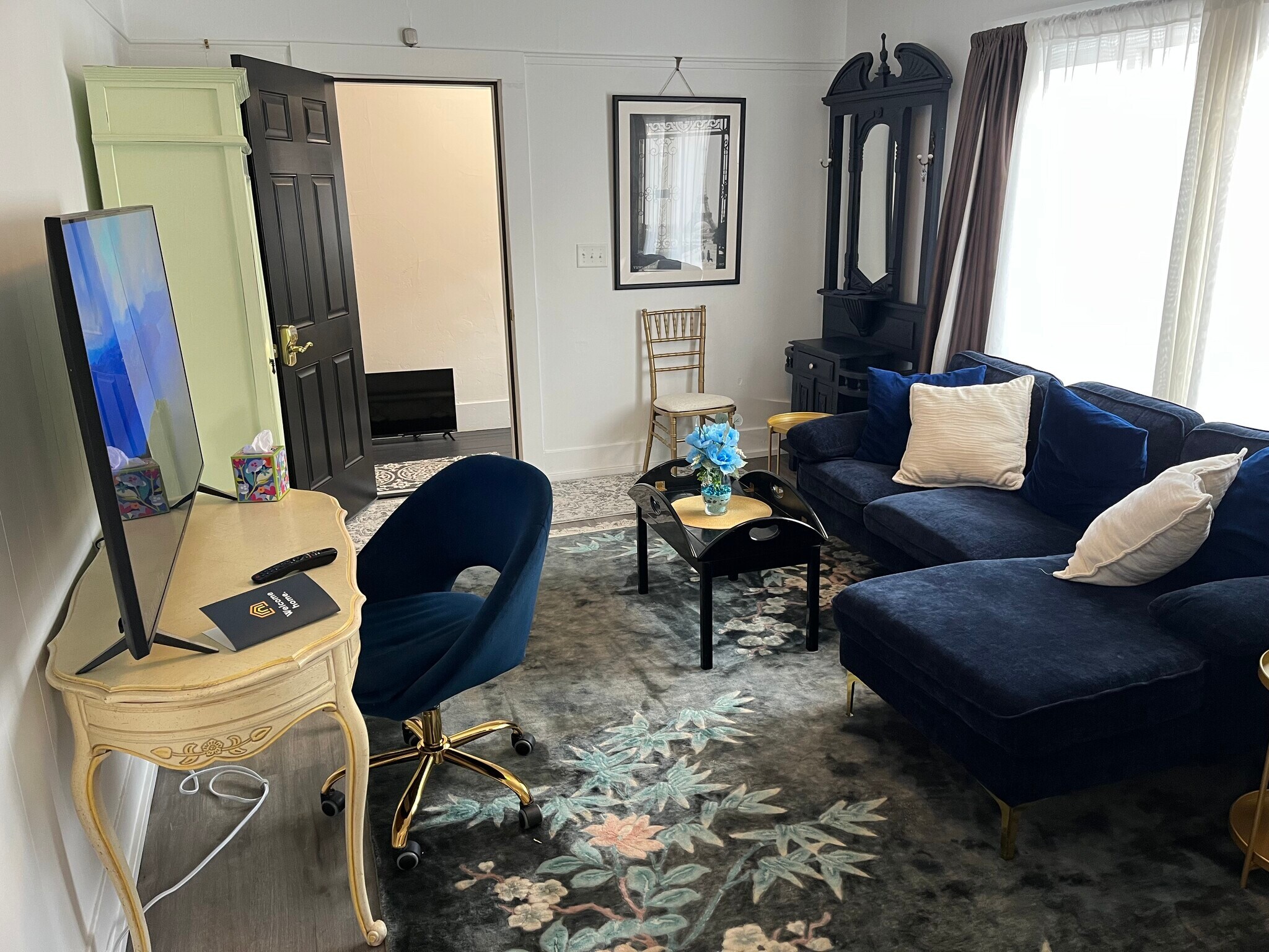 A1 Living Room - 1122 9th St