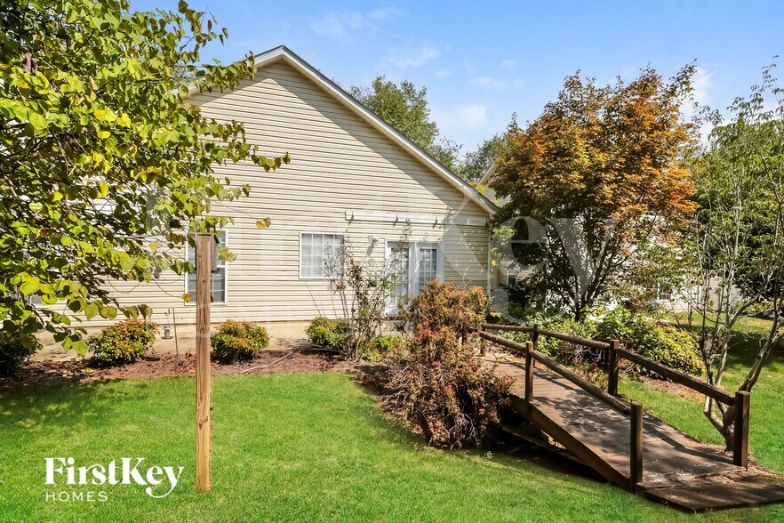 Building Photo - 5611 David Christian Pl