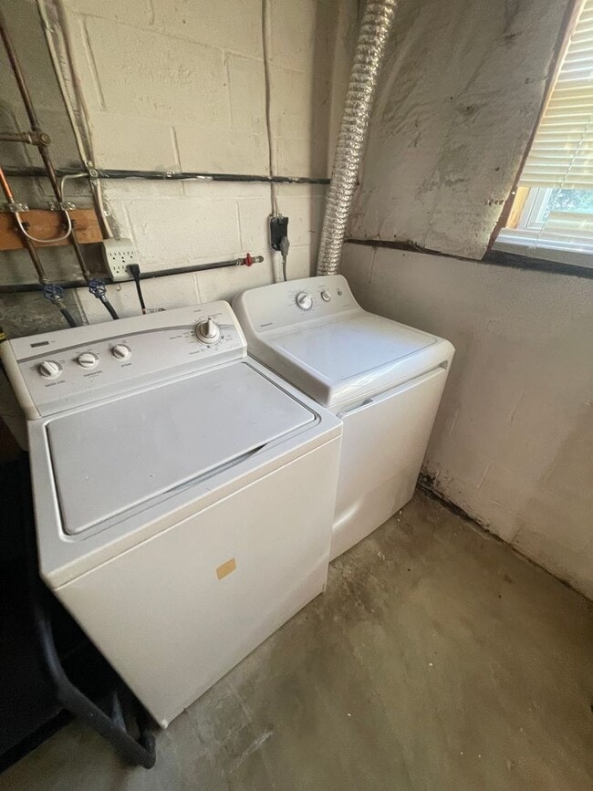 Building Photo - Available Now! Updated townhome in Havre D...