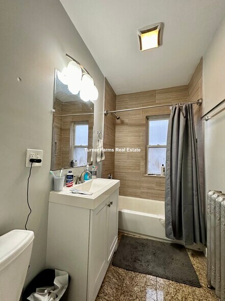 Building Photo - 109 Pleasant St
