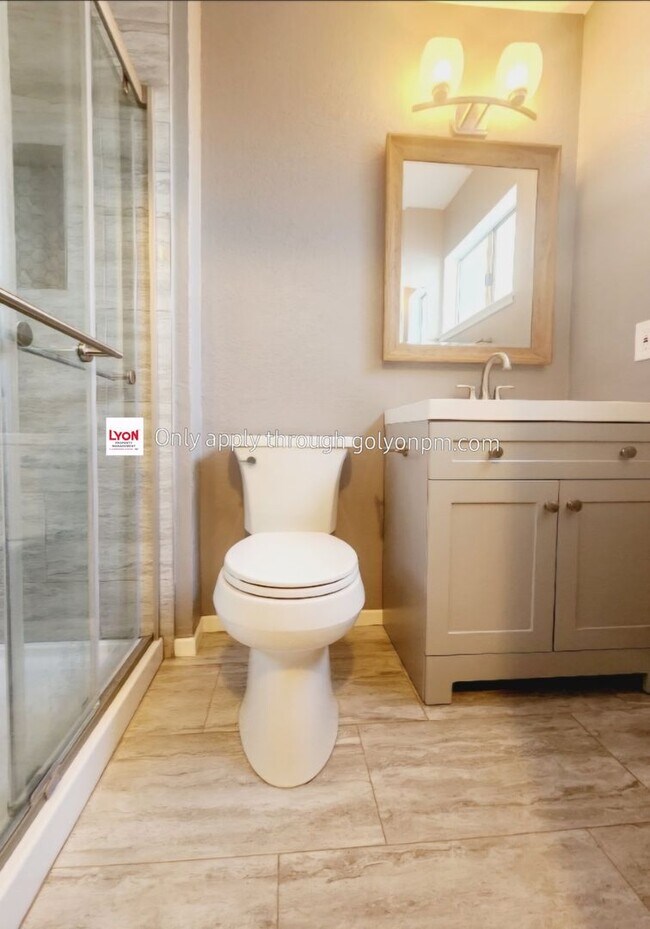 Building Photo - Halfplex available now!