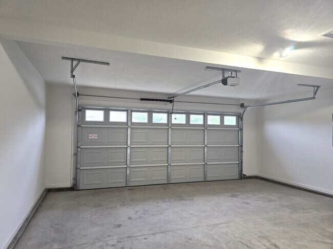 Building Photo - 337 Jardon St