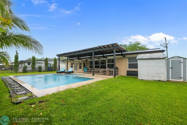 Building Photo - 9200 SW 51st Pl