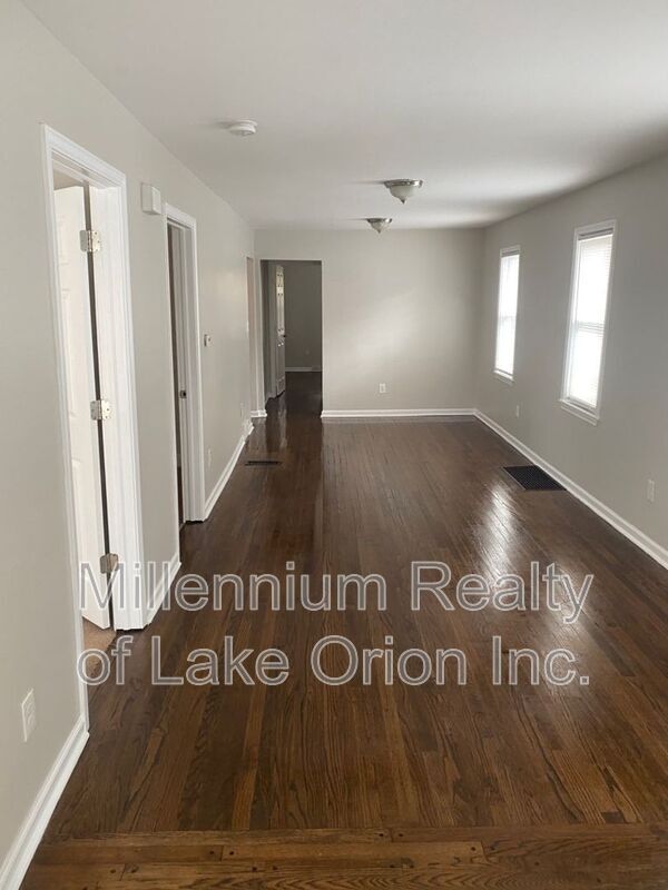 Building Photo - 46 W Strathmore Ave