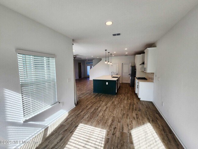 Building Photo - 577 Archstone Wy