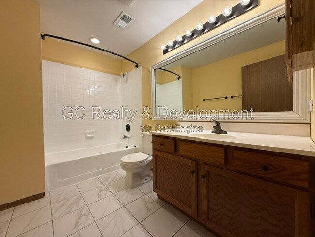 Building Photo - 2856 Heatherwood Dr