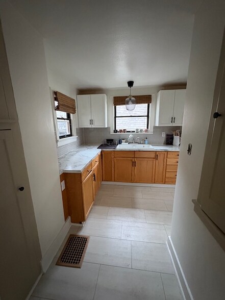 Building Photo - 4200 SE Harvey St