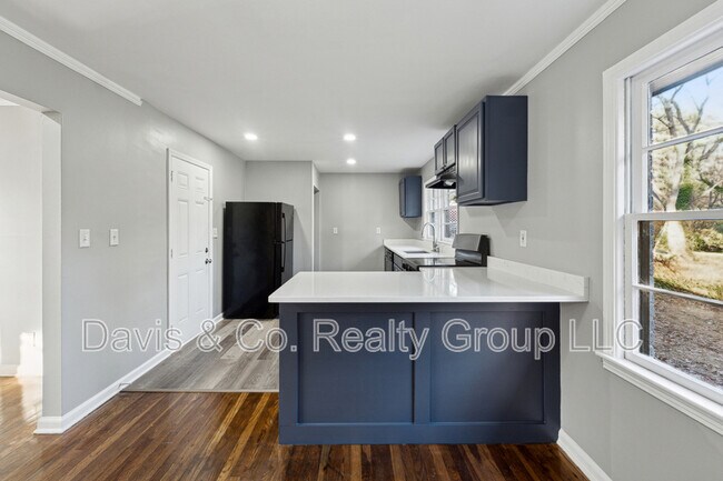 Building Photo - 2385 Tilson Rd
