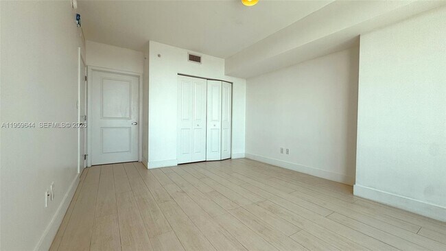 Building Photo - 400 Sunny Isles Blvd