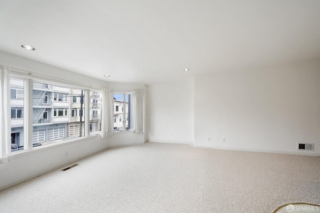 Building Photo - 328 2nd Ave