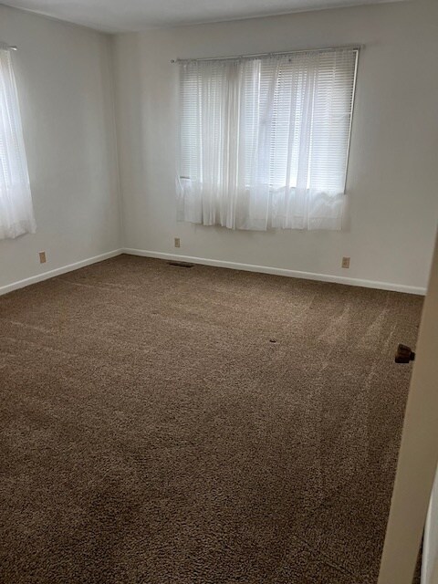 Building Photo - 610 W Main St