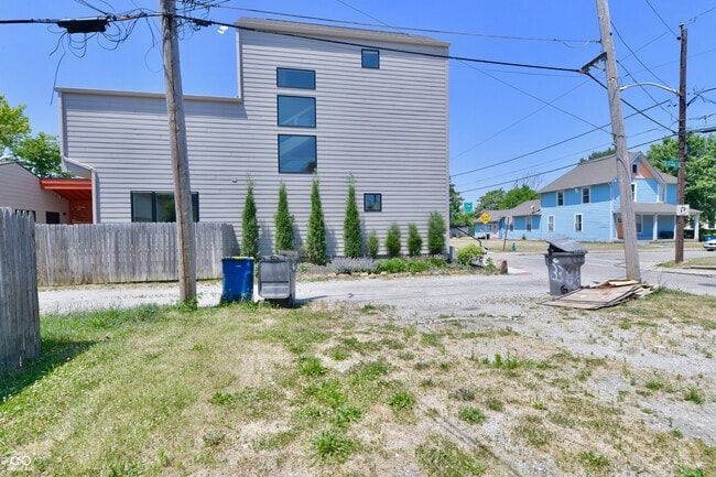 Building Photo - 1338 Barth Ave