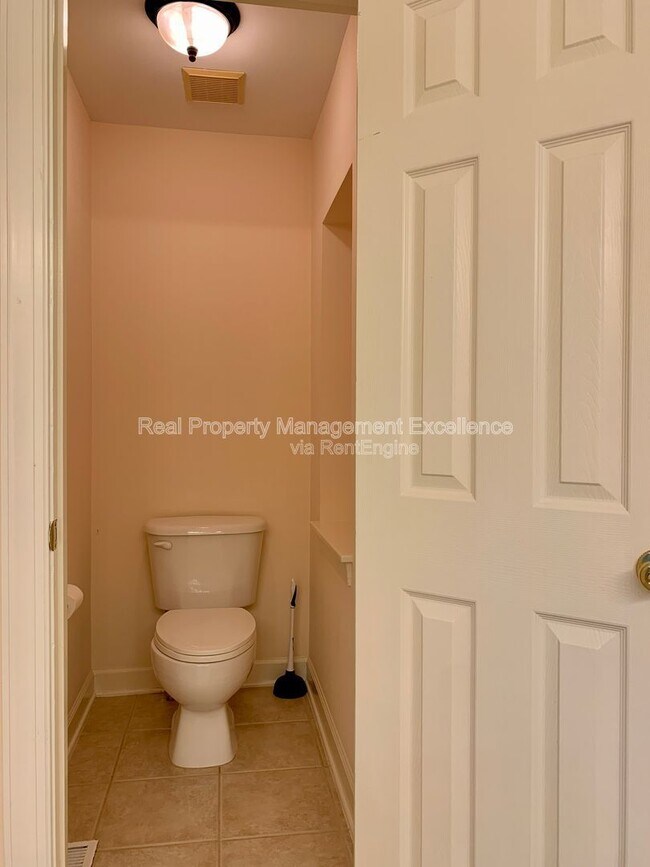 Building Photo - 411 Hogan Woods Cir