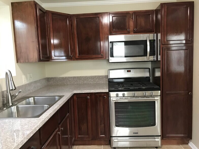 Building Photo - 367 Howell Rd