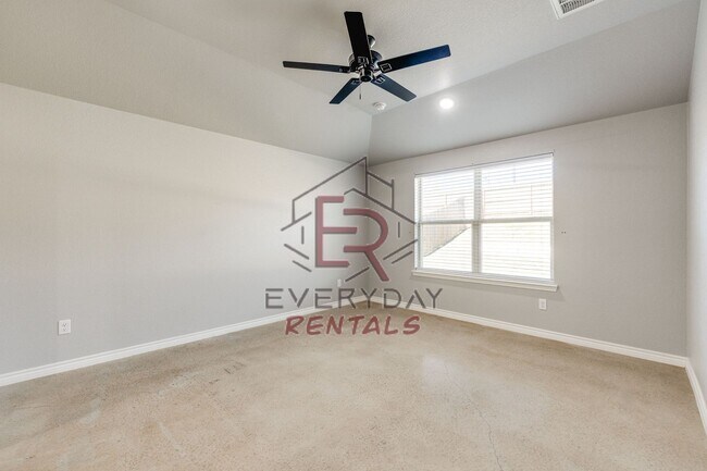 Building Photo - 3 bedroom 2 bath Smart Home