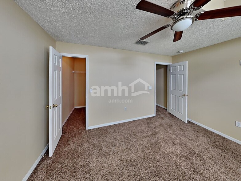 Building Photo - 1683 Sorento Cir