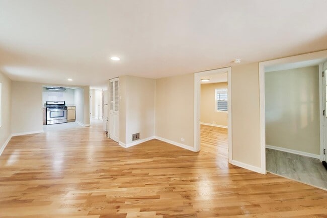 Building Photo - 4614 N Springfield Ave