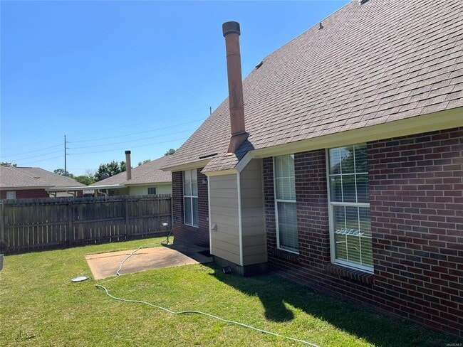 Building Photo - 612 Little Farm Rd