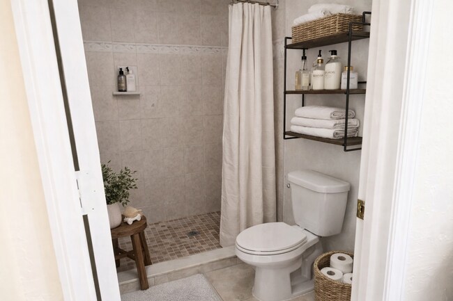 Building Photo - Beautiful Remodeled 1/1 Condo x Rent @ Winter Park in front of Full Sail.