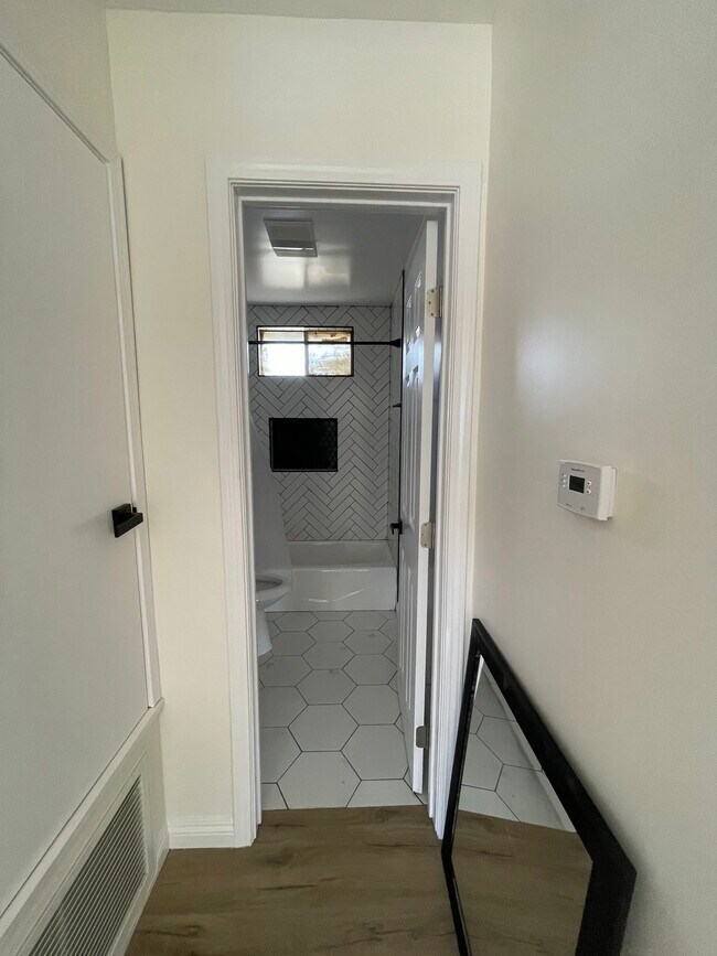 Building Photo - 1385 N Marengo Ave