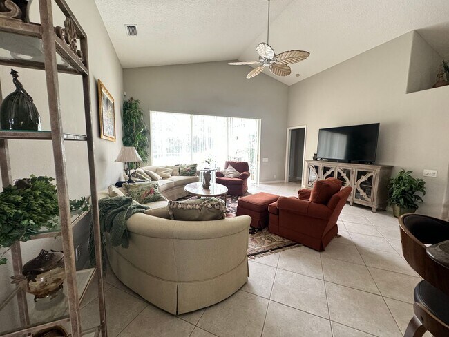 Building Photo - 4 Bedroom 2 Bathroom with Garage and Pool! Annual Rental