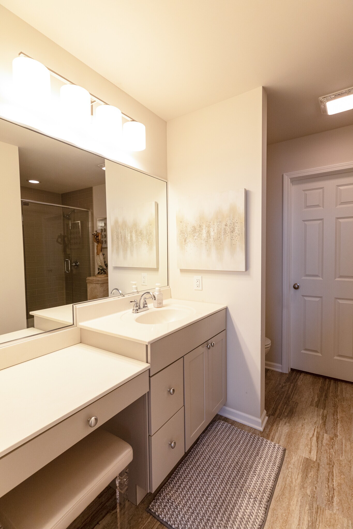 Primary vanity - 10941 Elkhart Pl