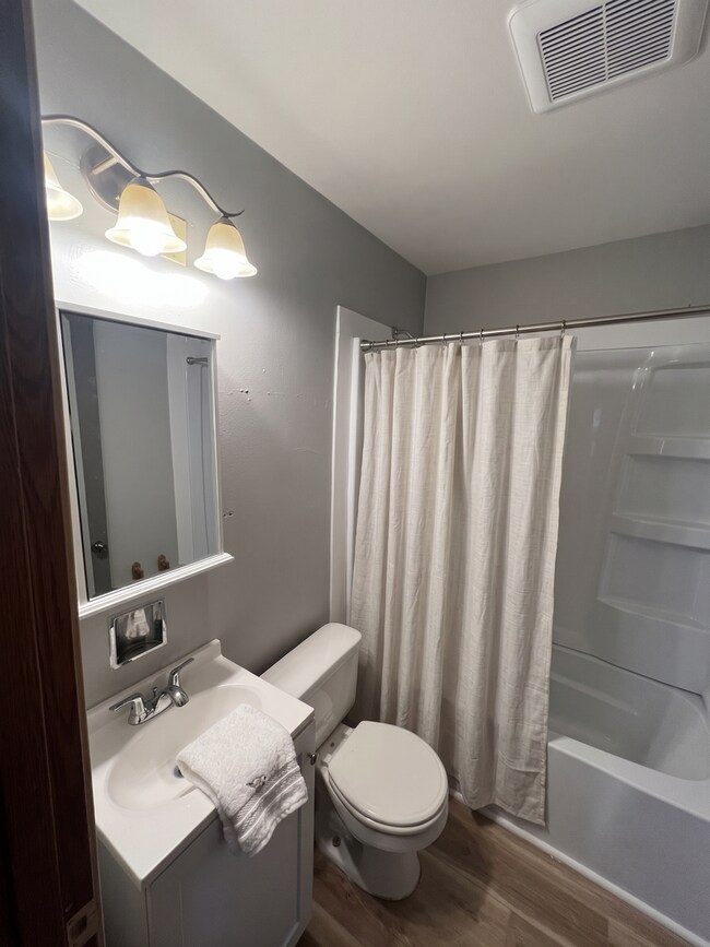 Building Photo - 2-Bedroom Ranch House for Rent July 1st!! NO APPLICATION FEE! MUST APPLY BEFORE VIEWING.