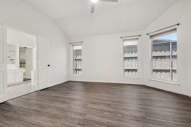 Building Photo - 1707 Briarhollow Dr