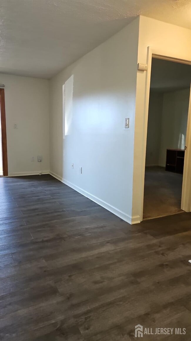 Building Photo - 909 Ravens Crest Dr