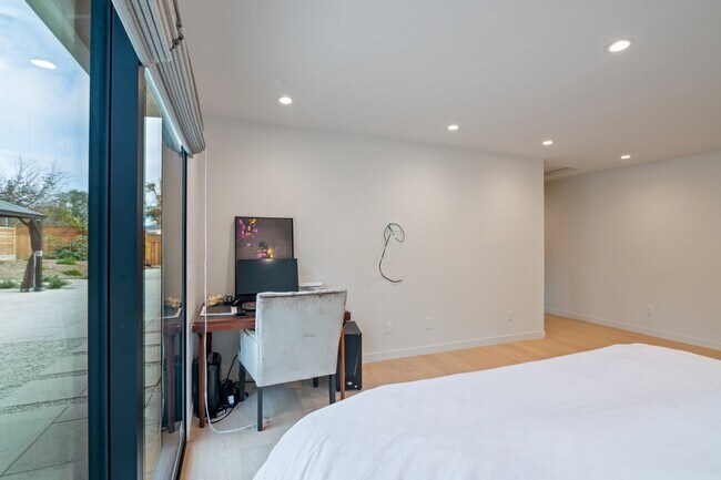 Building Photo - 3116 Calle Fresno