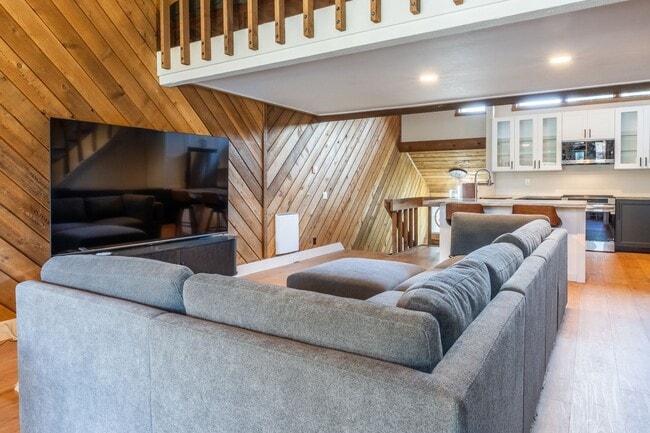 Building Photo - Spacious Snowcreek III Condo – Winter Rental