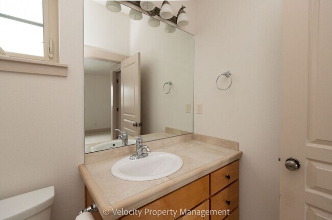 Building Photo - 2469 NW Sacagawea Ln