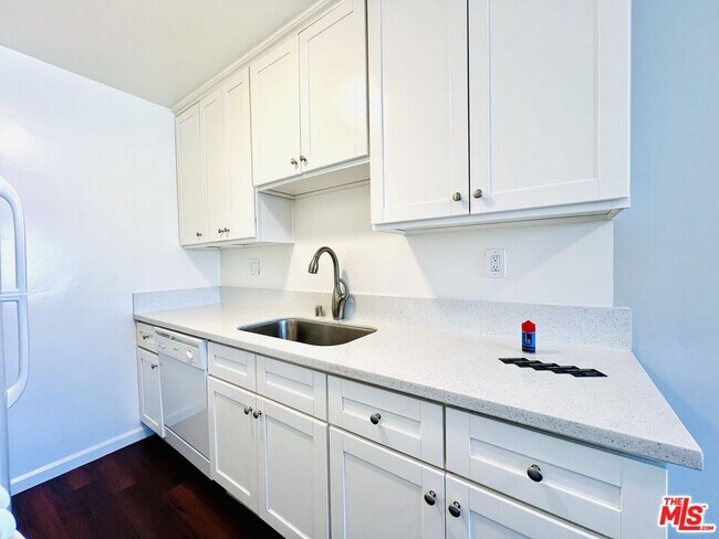 Building Photo - 11749 Riverside Dr