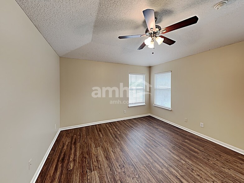 Building Photo - 6251 Devonhurst Dr