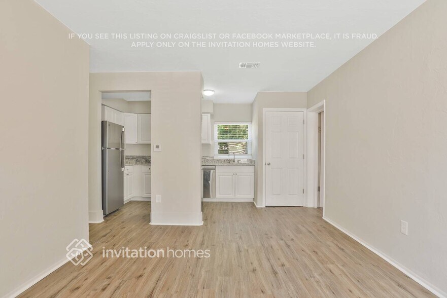 Building Photo - 927 28th St NW