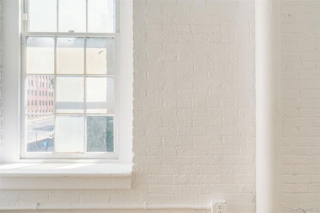 Building Photo - 155 S River St