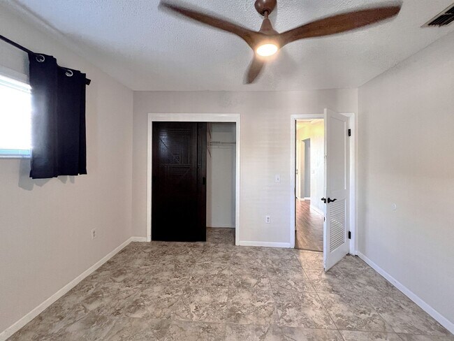Building Photo - Two-Bedroom Home with Flex Room off Lake D...