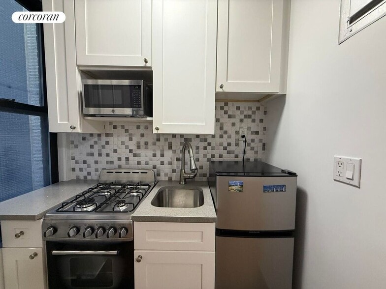 Primary Photo - 155 E 52nd St